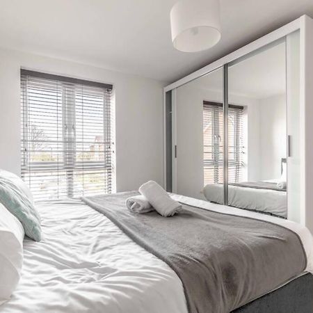 2 Bed & 2 Bath Cosy Apartment Slough- Free Parking Exterior photo