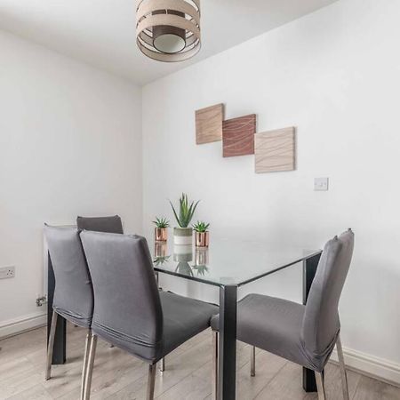 2 Bed & 2 Bath Cosy Apartment Slough- Free Parking Exterior photo