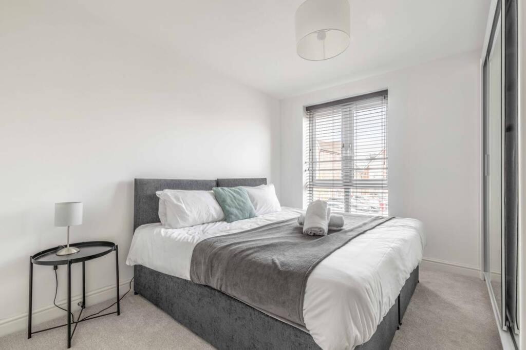 2 Bed & 2 Bath Cosy Apartment Slough- Free Parking Exterior photo