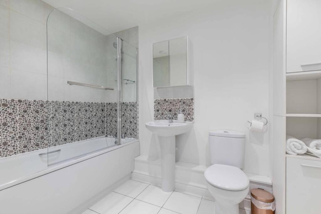 2 Bed & 2 Bath Cosy Apartment Slough- Free Parking Exterior photo